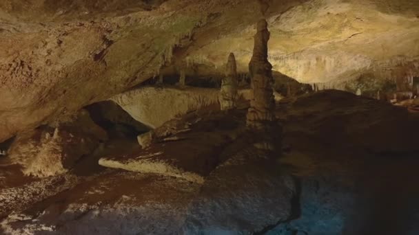 Pan Beautiful Cave — Vídeo de Stock