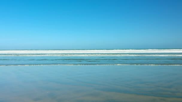 Truck Shot Mile Beach Waves Breaking Distance Sunny Day New — Stock video