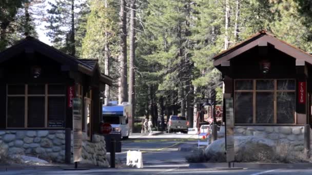 Caution Tape Blocking Road Two Closed Park Ranger Kiosks Entrance — Vídeo de stock