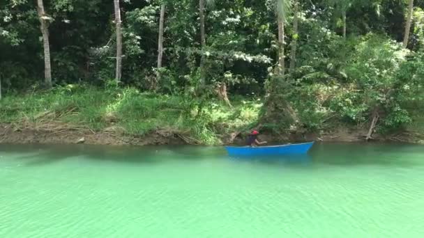 Local Filipino Rowing Boat Incredible Green Loboc River — Video Stock