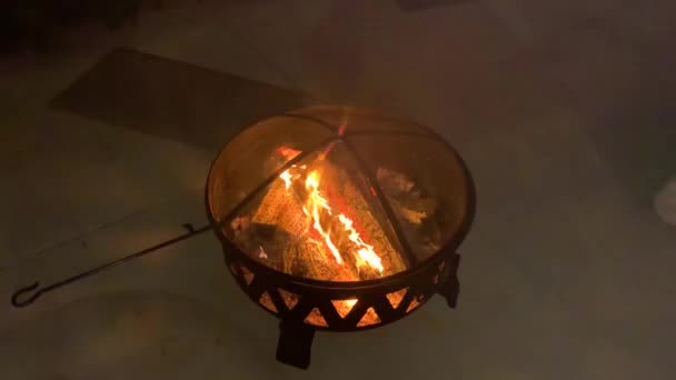 Footage Fire Fire Pit Backyard California Fire Caged Lid Top — Vídeo de Stock