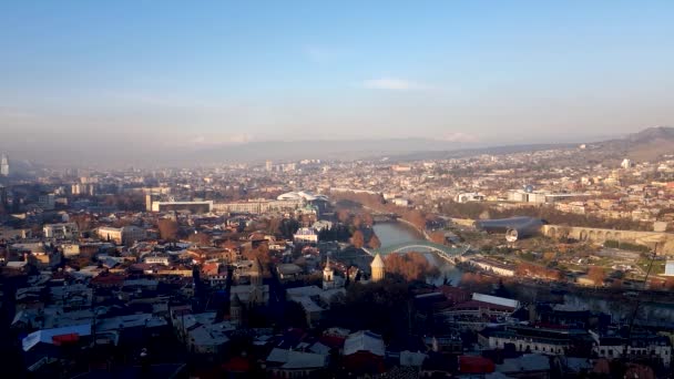 Παλιά Πόλη Τιφλίδα Γεωργία Πυροβολήθηκε Από Ψηλά Στα Βουνά Ήλιος — Αρχείο Βίντεο