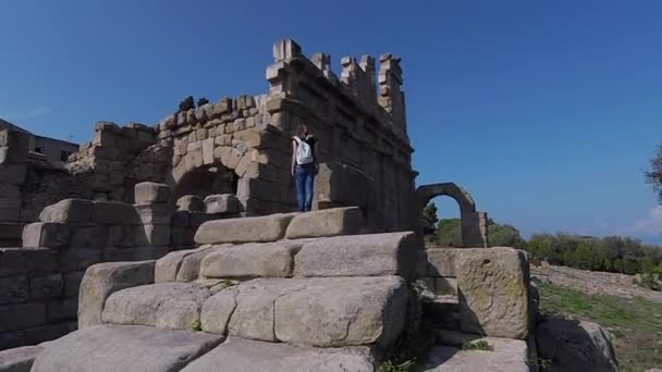 Tourist Standing Stones Taking Photo Tindari Italy — Stockvideo