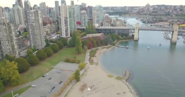 Aerial Drone Komma Nära Bron Vancouver Kanada — Stockvideo