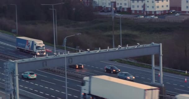 Aerial Tracking Shot Rush Hour Traffic M20 Motorway Located Kent — Stok video