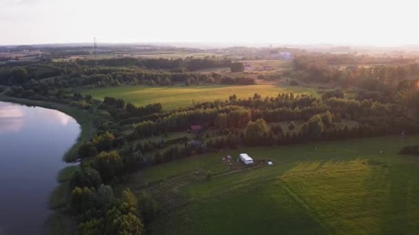 Aerial Shot Secluded Lake Surrounded Fields Farms Relaxing Scenery Beautiful — Vídeo de Stock