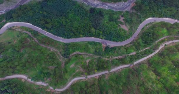 Zigzag Road Top View Kahmir India Traffice Going Big Forest — Wideo stockowe
