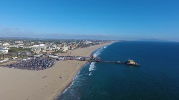 Flying Santa Monica Beach Santa Monica Pier Summers Day Shot — Video Stock