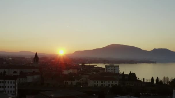 Arial Shot Van Zonsondergang Van Iseo Lake Winter Gefilmd Dji — Stockvideo