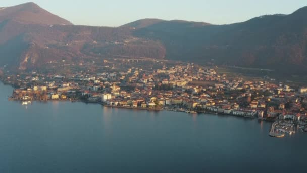 Foto Arial Ciudad Iseo Durante Puesta Del Sol Filmado Dji — Vídeo de stock