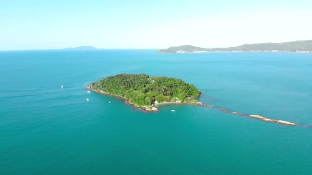 Aerial Shot Beautiful Island Atlantic Ocean Florianopolis Brazil Camera Moving — Vídeo de Stock