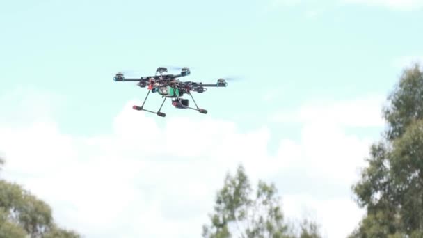 Custom Quadcopter Drone Tar – stockvideo