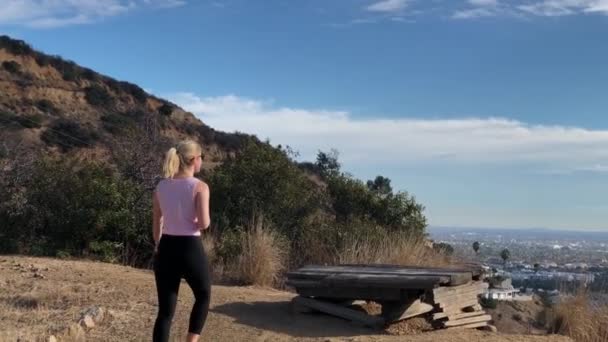 Girl Hiking Looking Los Angeles Skyline — Vídeos de Stock