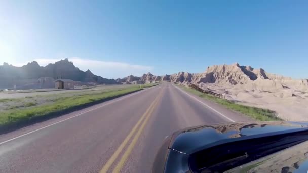 开车穿过南达科他州的巴德兰国家公园 — 图库视频影像