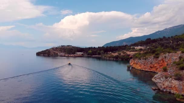 Foto Aérea Costa Macedonia Clif Agua Hermosa Alrededor Del Lago — Vídeos de Stock