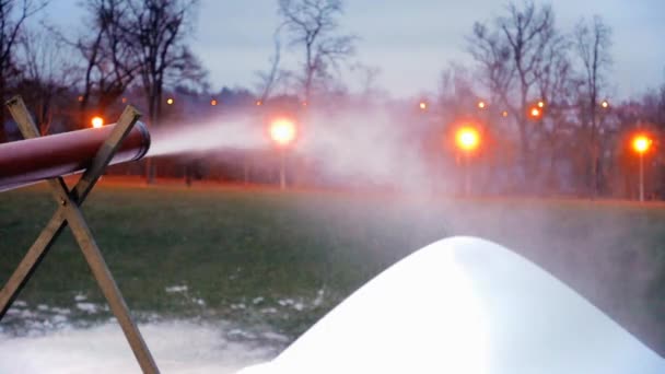 Kar Topu Yapay Kar Geceleri Yapar — Stok video