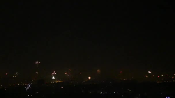 Feuerwerk Über Der Stadt Unteren Drittel Des Rahmens — Stockvideo