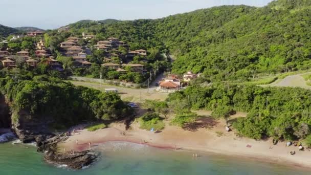 Arial Tiro Sobre Uma Praia Areia Vermelha Búzios Brasil — Vídeo de Stock