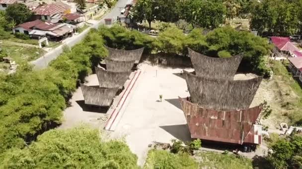 Drone Uitzicht Het Traditionele Batak Dorp Samosir Island Tobameer Sumatra — Stockvideo