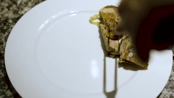 鴨料理が供される — ストック動画