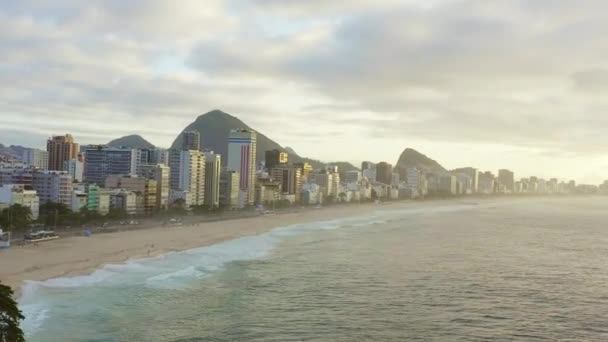 イパネマ海岸とスカイラインの空中ビュー ブラジル — ストック動画