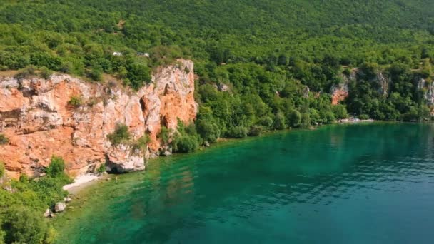 Aerial Shot Macedonia Coast Clif Beautiful Water Ohrid Lake Southern — kuvapankkivideo