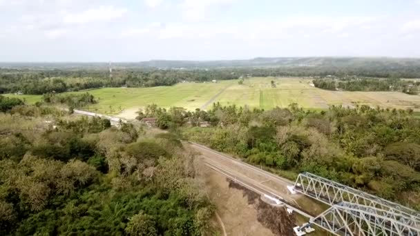 Drone Siguiendo Tren Justo Después Salir Novia Del Ferrocarril Yogyakarta — Vídeo de stock