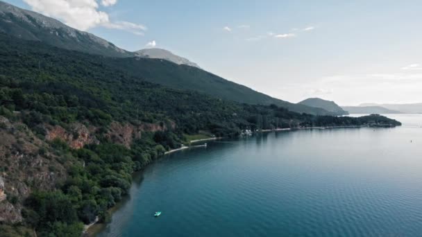 Aerial Shot Macedonia Coast Clif Beautiful Water Ohrid Lake Southern — Stock Video