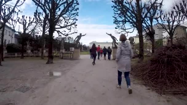 Avusturya Salzburg Daki Mirabell Bahçeleri Giriyoruz — Stok video