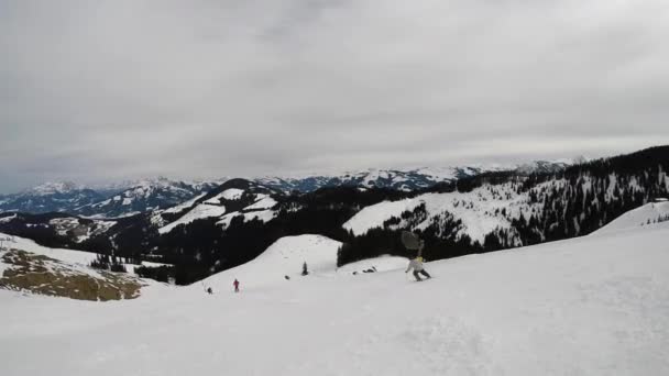 スキーとスノーボード スイスアルプスのエルマウ オーストリアのスキーウェットリゾート — ストック動画