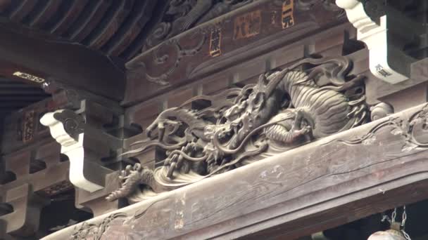 Una Bella Scultura Legno Antico Raffigurante Drago Stile Giapponese Decorato — Video Stock