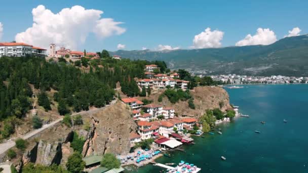 Letecký Snímek Pobřeží Makedonie Clif Ohrid City Kaneo Krásná Voda — Stock video