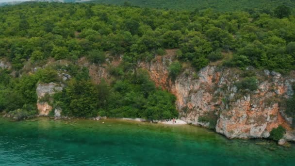 Aerial Shot Macedonia Coast Clif Beautiful Water Ohrid Lake Southern — Stock Video