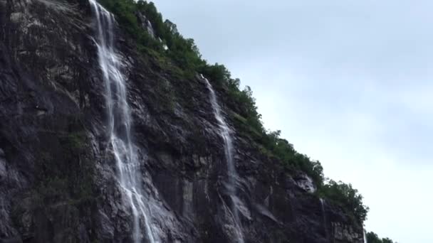 Norway Landscape Big Waterfall Close Moving Rocks Green Forest — ストック動画