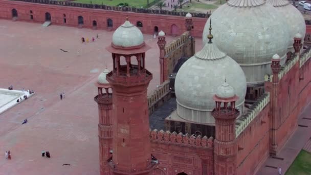 Lahore Pakistan Close Zicht Grond Minaretten Van Wereldberoemde Badshahi Moskee — Stockvideo