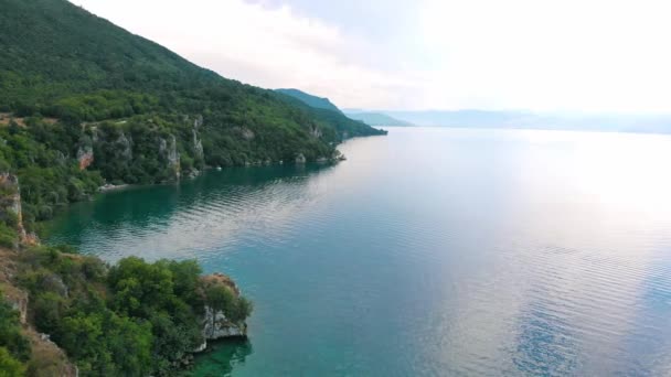 Aerial Shot Macedonia Coast Clif Beautiful Water Ohrid Lake Southern — Stockvideo