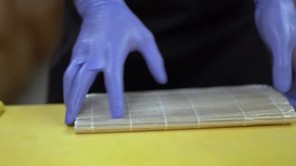 Une Vidéo Rapprochée Tapis Roulant Différentes Perspectives Cuisinier Commencer Travailler — Video