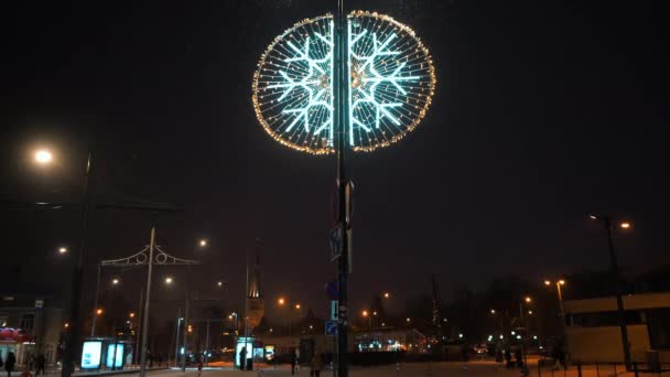 Flocon Neige Décoration Noël Dans Rue Avec Des Gens Loin — Video