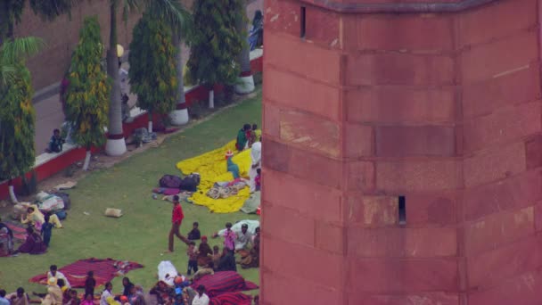 Sikh Samhället Satt Och Vila Parken Templet Närbild Drönare Syn — Stockvideo