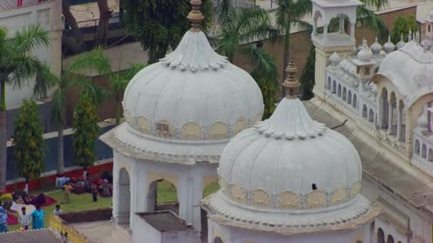 Close Drone View Minarets Sikh Temple Sikh Community Sat Rest — Vídeos de Stock