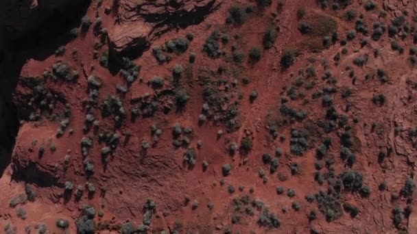Drone Looking Slowly Panning While Flying Forward Red Rock Looking — Stock video