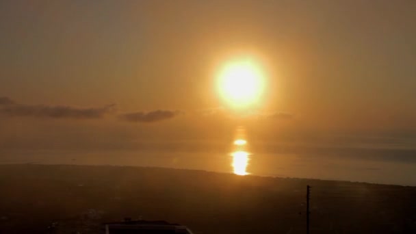 Time Lapse Μιας Ομιχλώδους Ανατολής Στη Σαντορίνη Χαμηλού Υψομέτρου Σύννεφα — Αρχείο Βίντεο