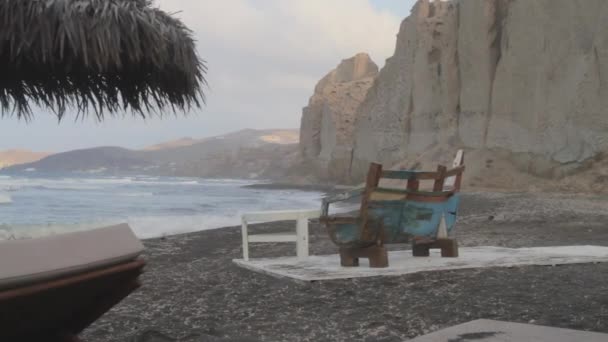 Média Foto Rastreamento Resort Praia Praia Preta Santorini Formações Penhascos — Vídeo de Stock