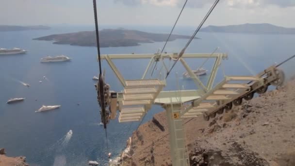 Teleferische Fahrt Hinunter Zum Alten Hafen Von Santorin Kreuzfahrtschiffe Und — Stockvideo