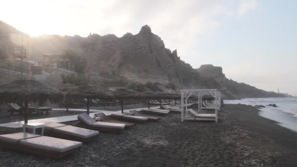 Tomt Strandklubb Tidigt Morgonen Den Svarta Stranden Santorini — Stockvideo