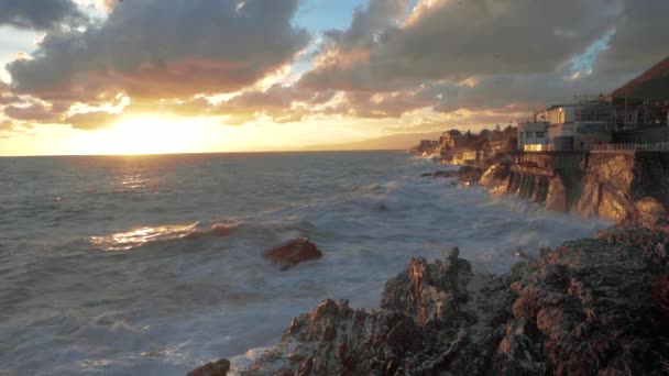 Promenade Een Storm Bij Zonsondergang Slow Motion — Stockvideo