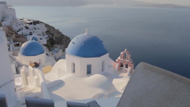 Picturesque View Blue Church Domes Pink Church Bell Oia Santorini — Stock Video