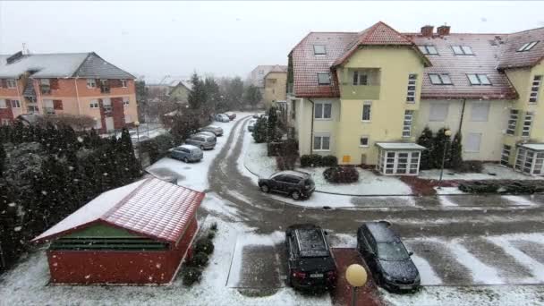 Schneefall Einem Vorort Der Stadt Zeitlupe — Stockvideo