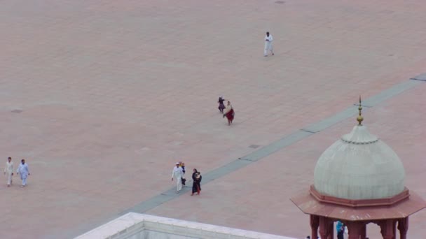 Lahore Pakistan Minaretten Van Wereldberoemde Badshahi Moskee Close Luchtfoto Bezoekers — Stockvideo
