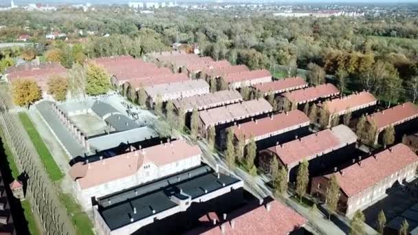 Drone Vliegt Auschwitz Kazerne Auschwitz Polen Europa — Stockvideo